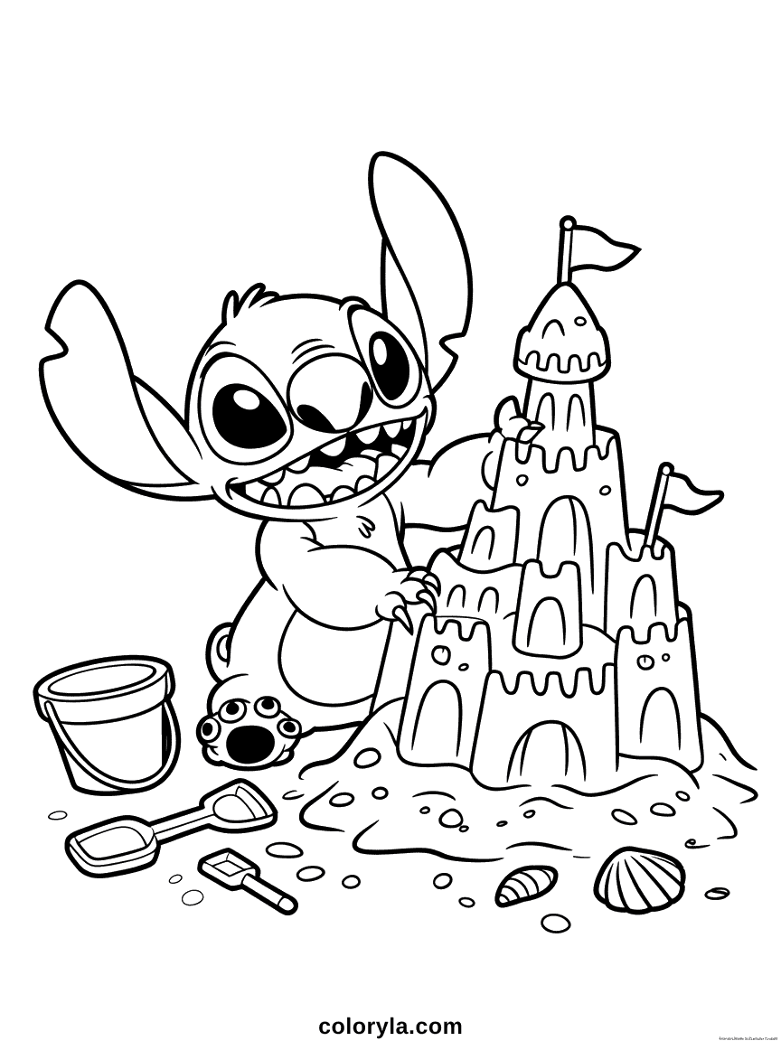 Stitch bleu alien à côté d'un énorme château de sable multi-tours sur une plage avec seaux et pelles à proximité