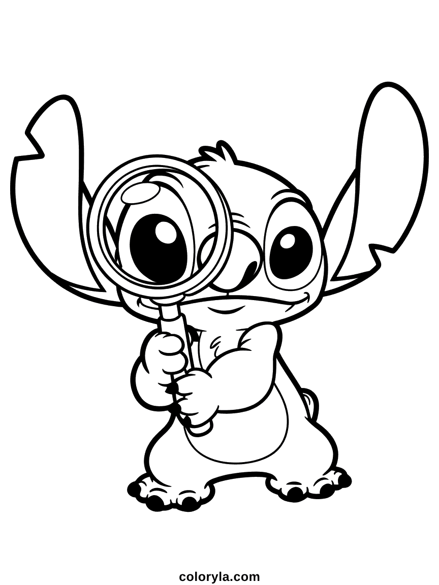 Stitch regardant à travers une grande loupe avec une expression curieuse en enquêtant sur quelque chose
