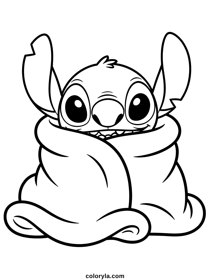 Stitch enveloppé et serré confortablement dans une couverture douce, montrant seulement sa tête avec ses grands yeux et son expression paisible.